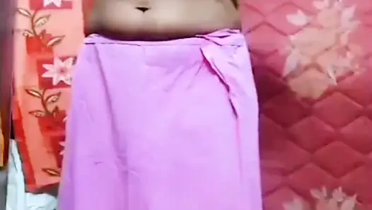 Renu si istri tamil india lagi asik ngentot memeknya sambil bugil sambil bugil!