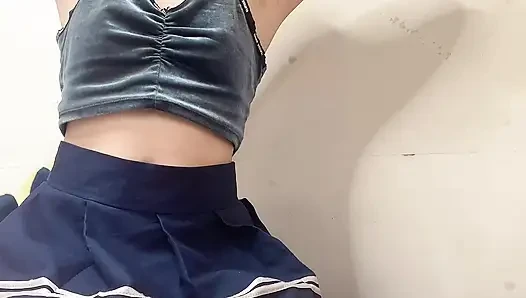 Hana si cewek imut dengan kostum mahasiswa yang seksi