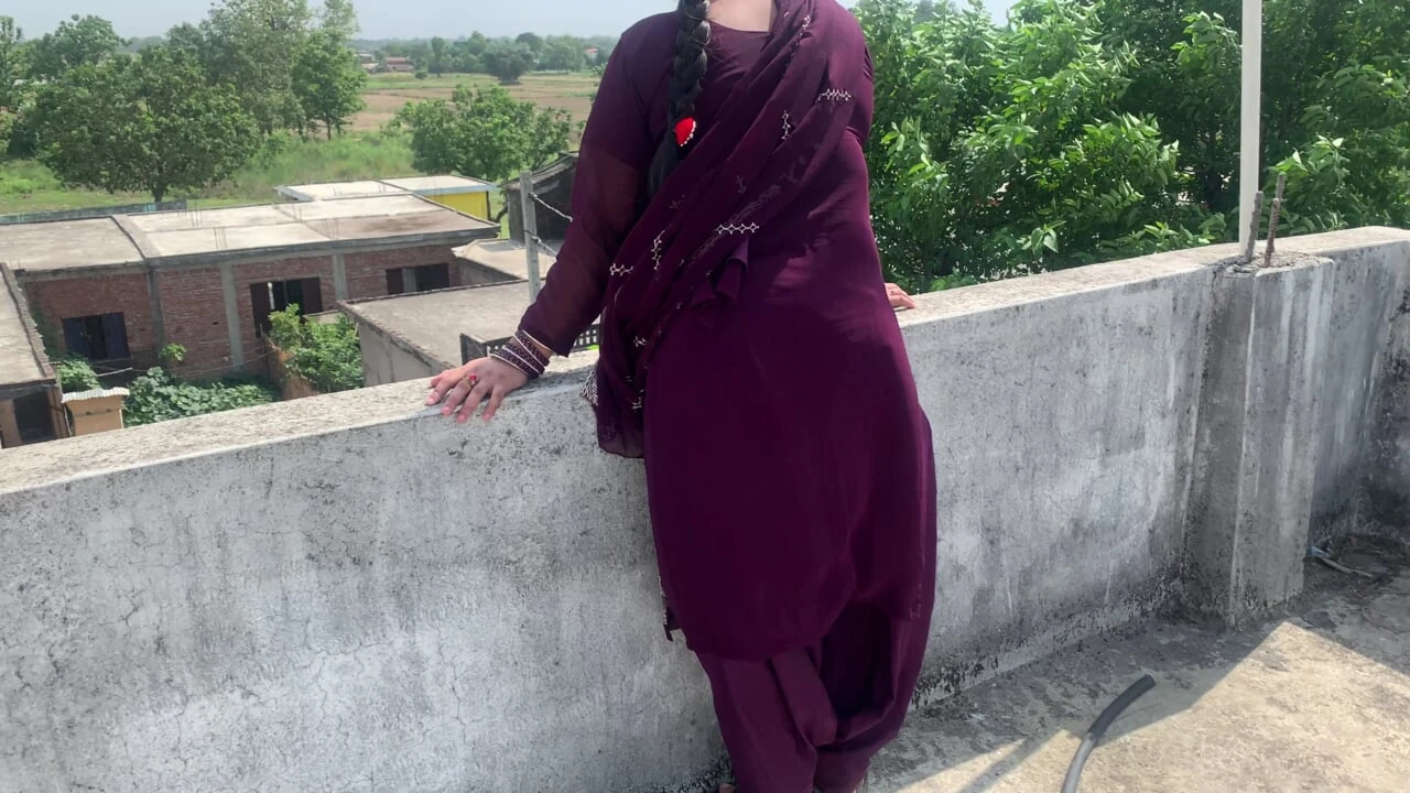 Bhojpuri - インドのかわいいデジ・バービは私に彼女の体の快感を与え、私のペニスを彼女のマンコに含みました