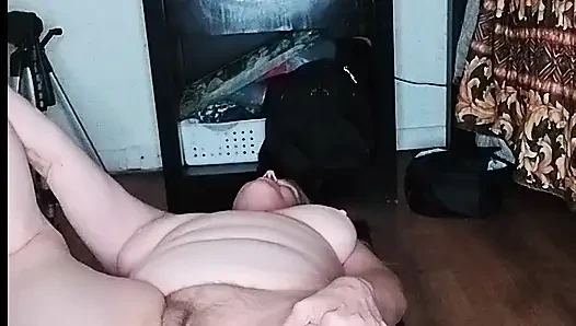 Sexy Mature BBW Does Her Morning Yoga!