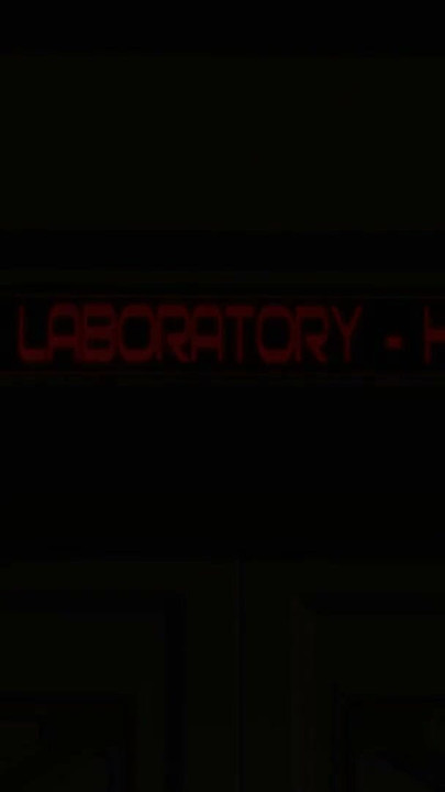 O blondă sexy încătușată este futută de o cyborg futanghelă cu penis în laboratorul sci-fi | Clip 1