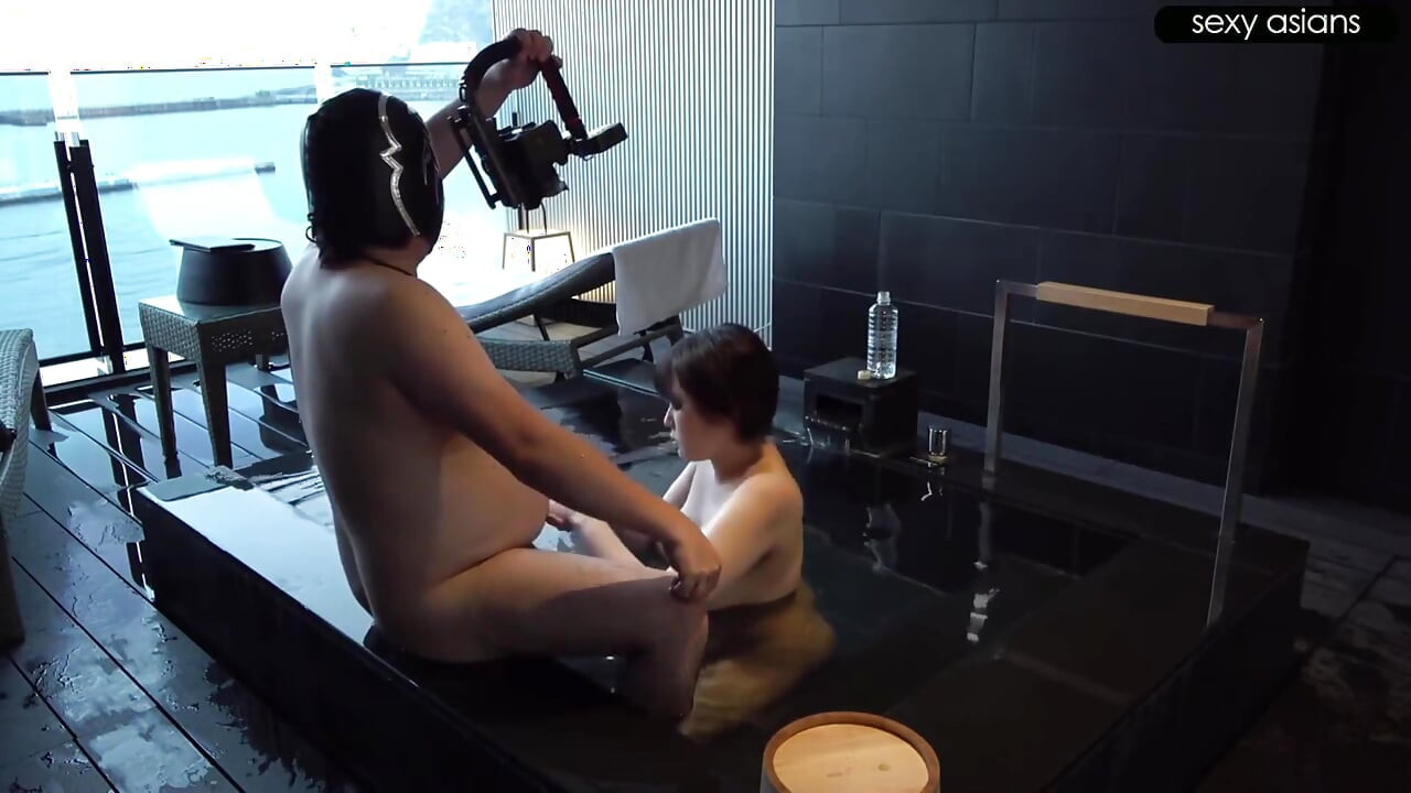 논란의 밤. 강렬하고 잊을 수 없는 전환점에 직면한 섬세한 상황에 처한 여자 - 3부