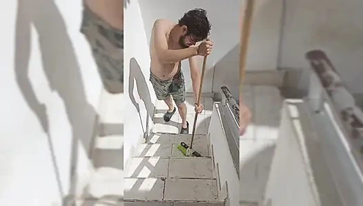 Saya membuat kesepakatan dengan pacar saya, dia üyeleriihkan tangga sebagai ganti oral seks yang baik