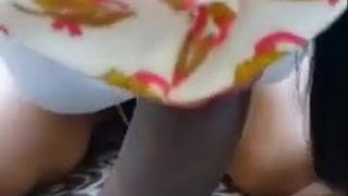 Indyjska żona daje seksowny lodzik