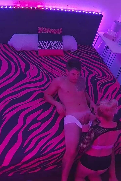 Gymfriend Fucks Me Bareback in Front of My Hubby