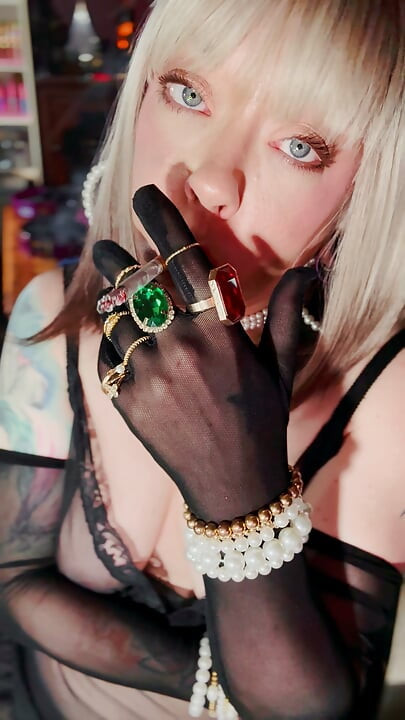 Nylon British Mature Tina Snua Smoking A Cigarette In Nylon Elbow Gloves & Jewellery - Smoker OMI OME Snap Inhale Drifting