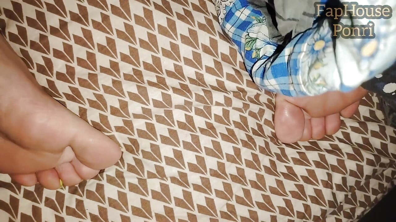 My Stepsister Let Me Touch Her Feet.