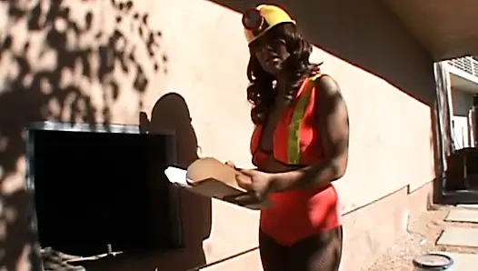 Она хочет, чтобы сосали только большие члены!! и одного для нее недостаточно!!