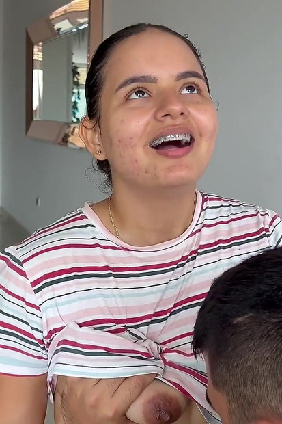 Moj muž me ostavlja samu kod kuće sa slikarom, a ja mu pokazujem