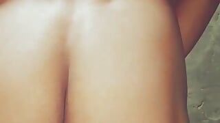 मेरा युवा वेब कैमरा शो मेरे शरीर के साथ नग्न खेल रहा है प्रकाश मेरी पीठ पर प्रतिबिंबित करता है