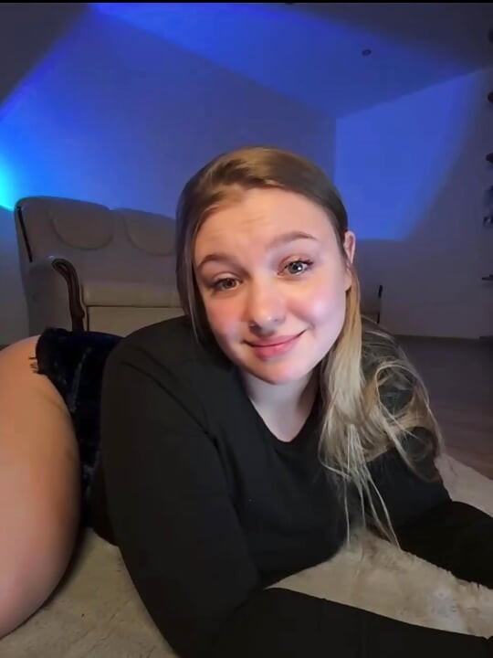 Bouncing huge tits and masturbate fat pussy