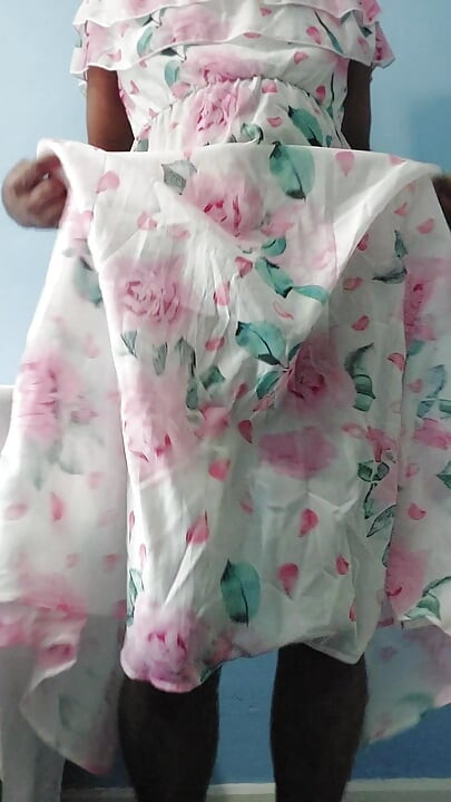 אני מאונן כשאני לובש שמלת משי שיפון שקופה של Split Roses