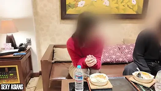 Auf ein date geliehen. Sie vergisst alles, als das verlangen schnell übernimmt