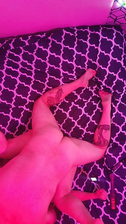 Skycam partiden sonra orta yaşlı seksi kadını rastgele bir adam tarafından sikilirken yakalıyor.