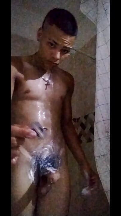 2 jerking-off sessions in 1 video: athletic man