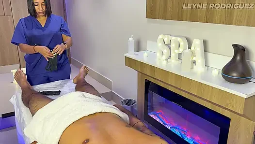 Leyne rodriguez: sesi pijat hot cewek semok latina berakhir dengan sangat cepat