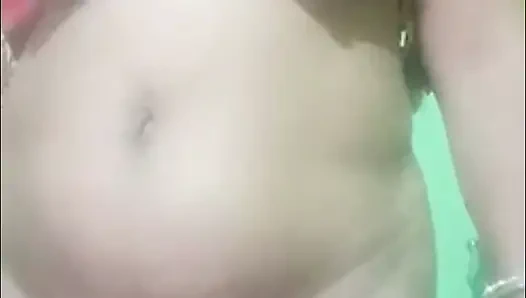 mamta bhabi ne chut main ungli kar ke pani nikali
