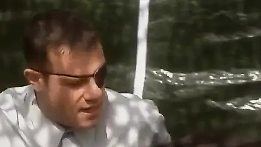 Солдат с большой грудью трахает извращённого ублюдка у генерала