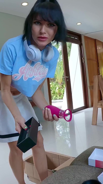 “他在继妹内射了3次潮吹阴户的情绪时刻！HOENY PLAY BOX”