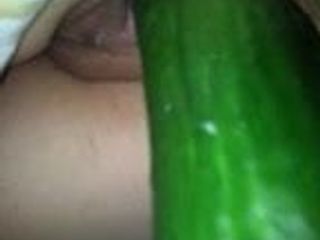 Ik neuk vrouw met komkommer 3