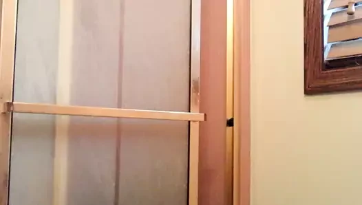 シャワーを浴びてから射精