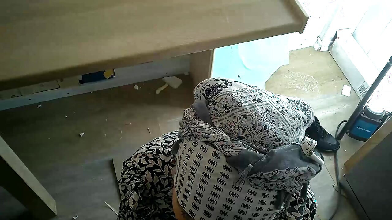 Muslim woman tries sucking a cock and does a good job