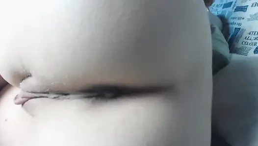 Моя большая задница соблазняет и трахает пальцами