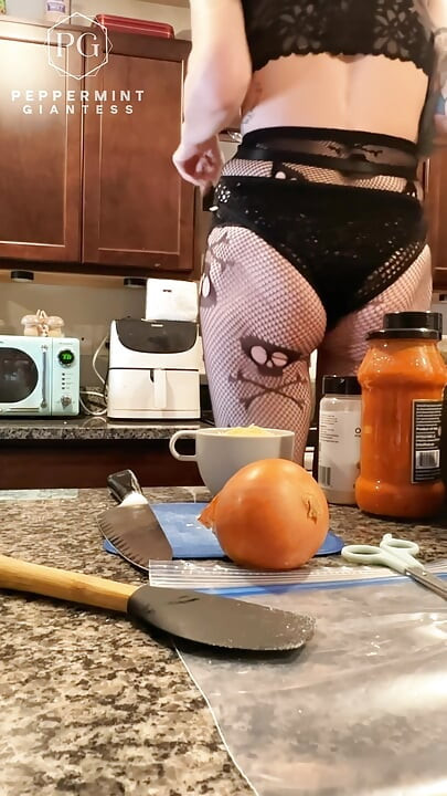 7'3 Peppermint Giantess Makes Stuffed Shells with a Very Naughty Tiny Helper Tied to My Heel