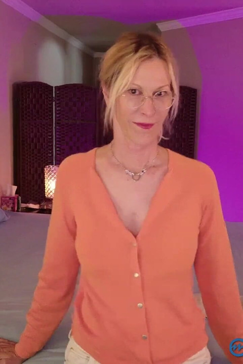 Unleashed Hungry MILF Has Simp for Lunch! Jess Ryan