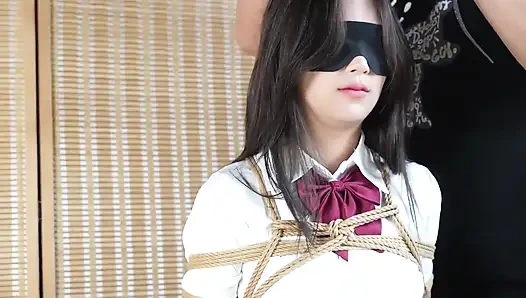 Xr46- Perbudakan seragam pelajar dan bola mulut