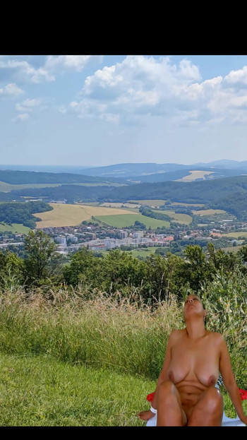 "ADAMANDEVE VE LUPO ILE DAĞıN TEPESINDE TAM 4K FILM SEKSI" filminden önemli an