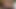 脚を広げて、大きなおもちゃで欲望に満ちた膣を突いた