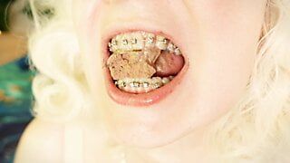 Braces fetish - video asmr di mangiare cibo mukbang ...