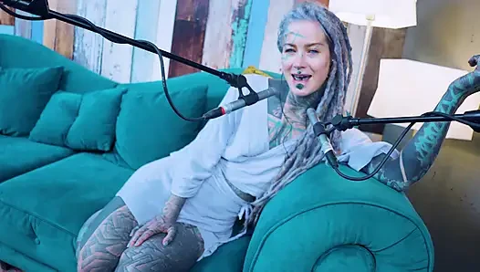 Ich spreche über M - Musik - ASMR podcast SFW spricht goth dünnes mädchen dreadlocks tattoo-modell inked mädchen