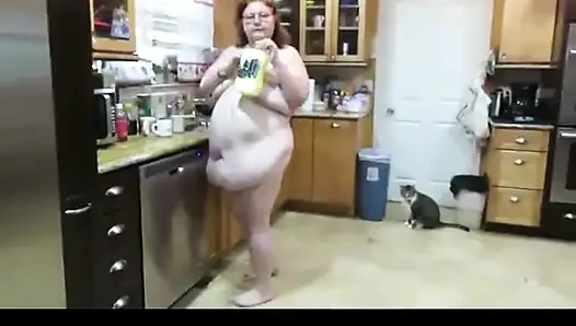 Video permintaan tante semok lagi bersihin dapur sambil ngomong jorok