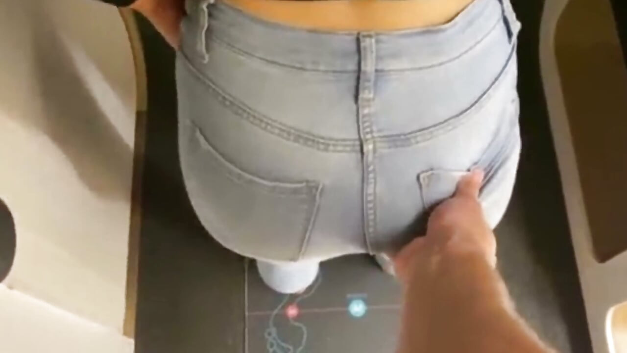깊고 친밀한 오럴 세션으로 시작하여 강렬한 후배위 걸작 4K로 에스컬레이션되는 완벽한 시퀀스