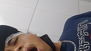 Di pusat perbelanjaan