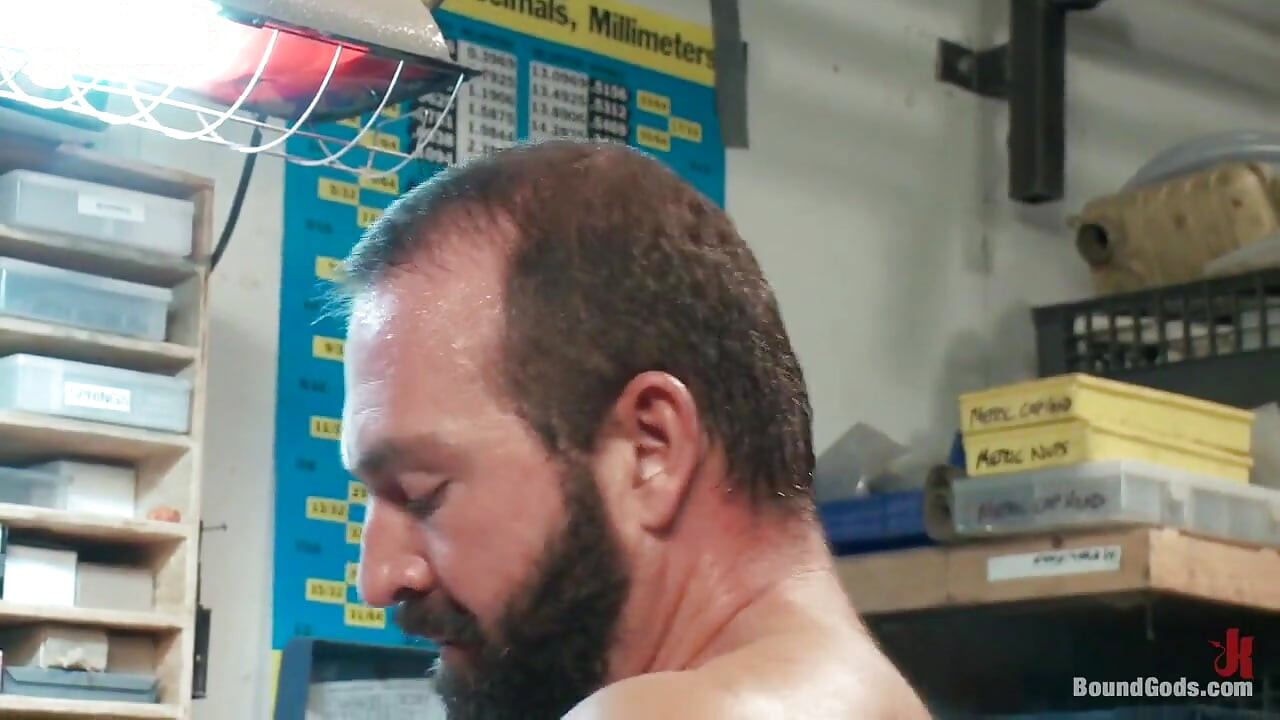 Metal dükkanında motor yağı esaret sikişi