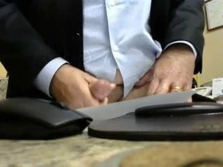 Married daddy cumming on cam