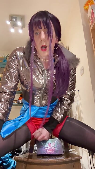 Jess Silk Rides Dildo