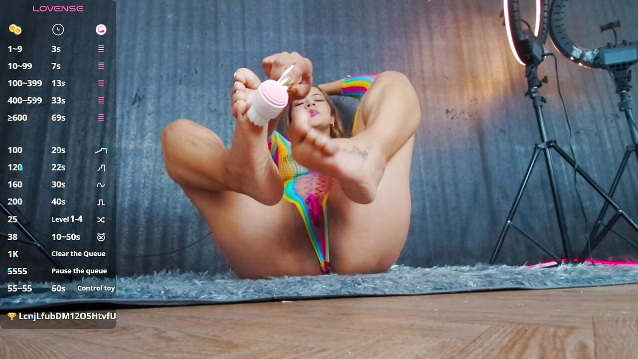 A MILF WHO KNOWS HOW TO USE HER FEET!!