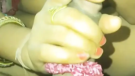 Desi priya bhabhi geben footjob und blojob handjob vum im mund