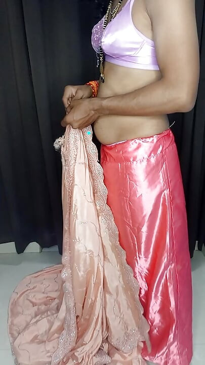 Stuning housewife sexy saree and tit bra panty