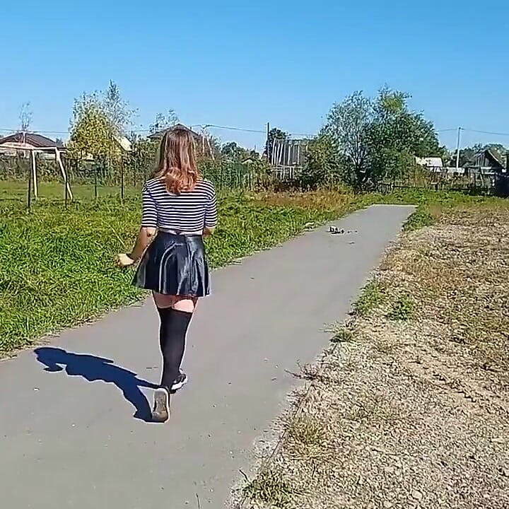 Hey guys! Black stockings suit me?