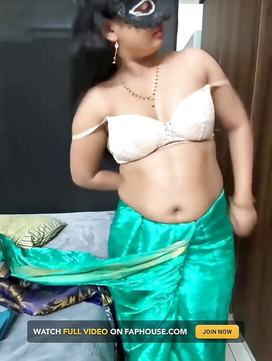 Telugu Desi Wife Strip and Doing Best Blowjob Job in Video Call