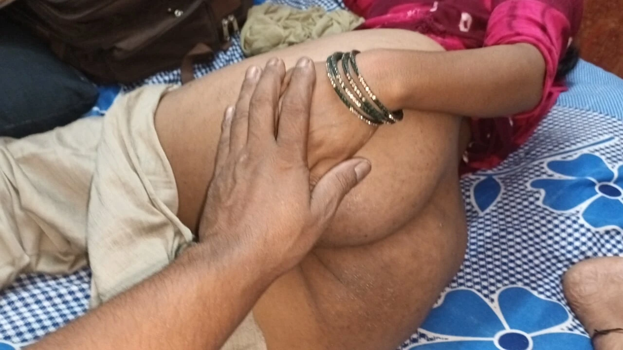 Desi dečko stavlja svoju zgodnu i seksi devojku sa Pelom Lund (Hindi audio) nonstopbone16