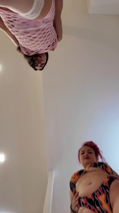 Two Hot Pussies Teasing You Shaking Facesitting Twerking