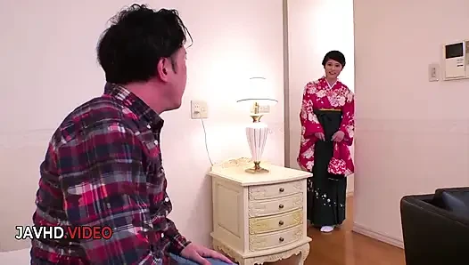 Ema Kato'nun kimono cızırtılı baştan çıkarma yoğun yatak odası zevk gösterisine yol açıyor