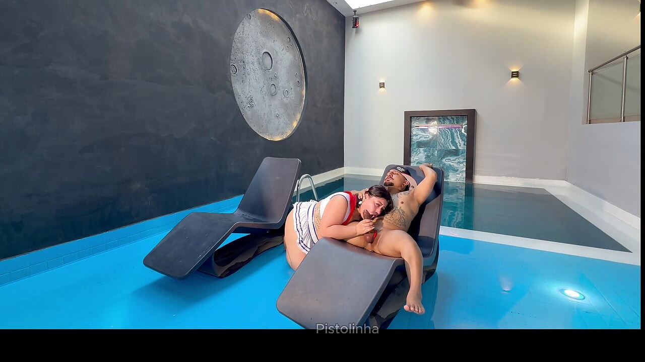 Chubby big ass giving her beautiful ass to the dwarf with a very big dick