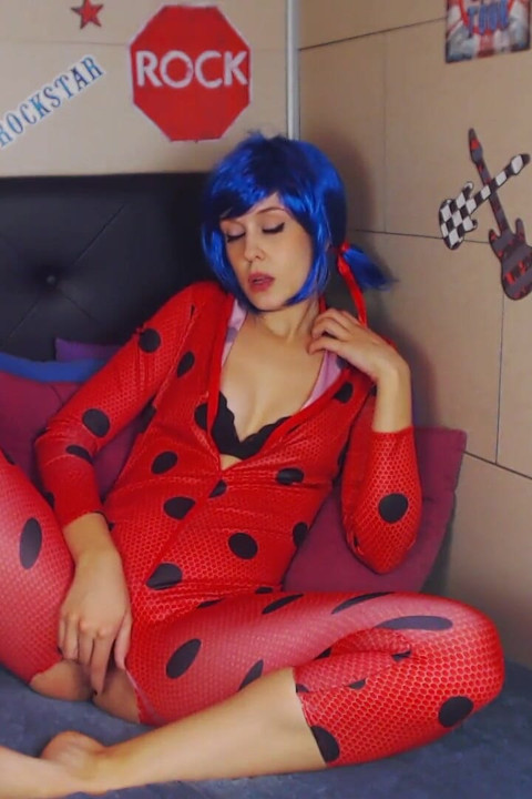 자지가 필요한 집에 혼자 있는 기적적인 레이디버그